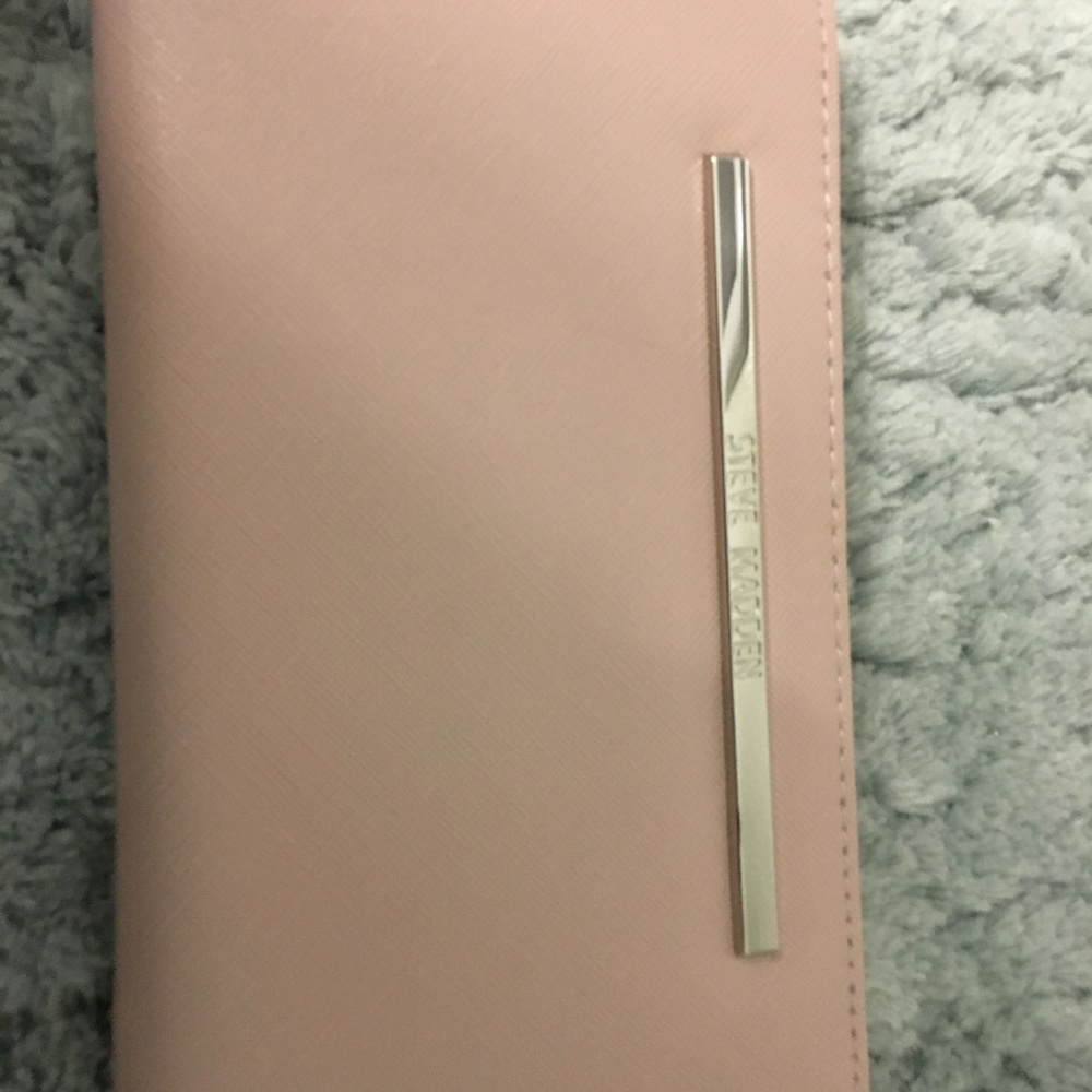 Steve Madden Zip Around Wallet Blush Crosshatch - Picture 2 of 6